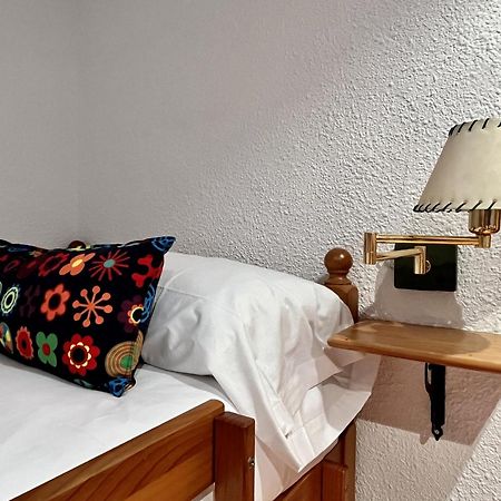 Hostal Nomadas By Gloove Villalba de la Sierra Zewnętrze zdjęcie