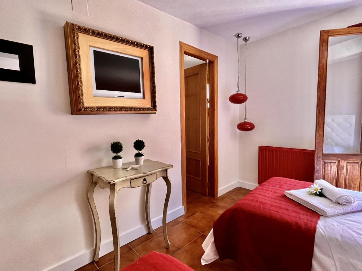 Hostal Nomadas By Gloove Villalba de la Sierra Zewnętrze zdjęcie