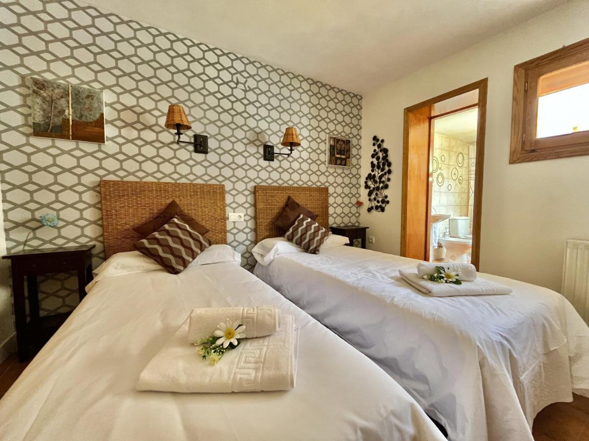 Hostal Nomadas By Gloove Villalba de la Sierra Zewnętrze zdjęcie