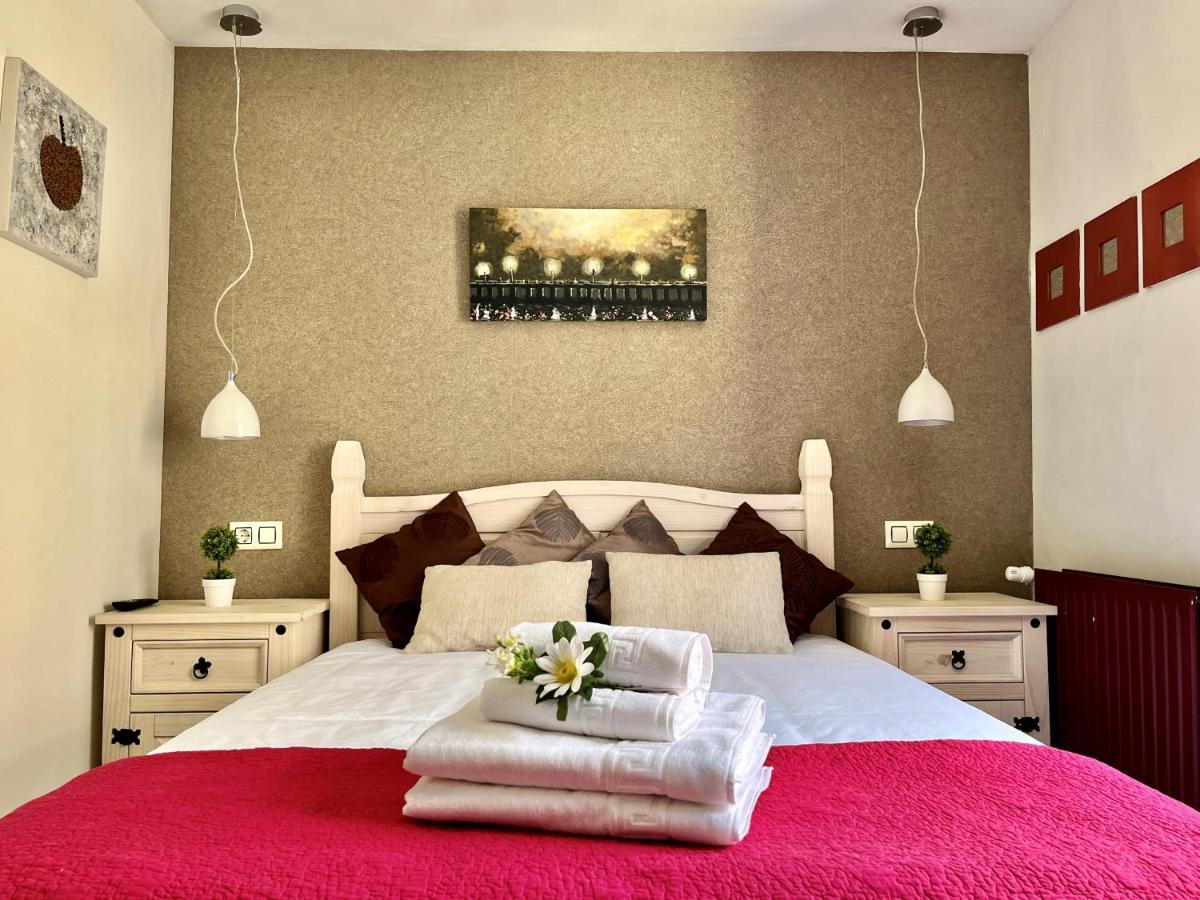 Hostal Nomadas By Gloove Villalba de la Sierra Zewnętrze zdjęcie
