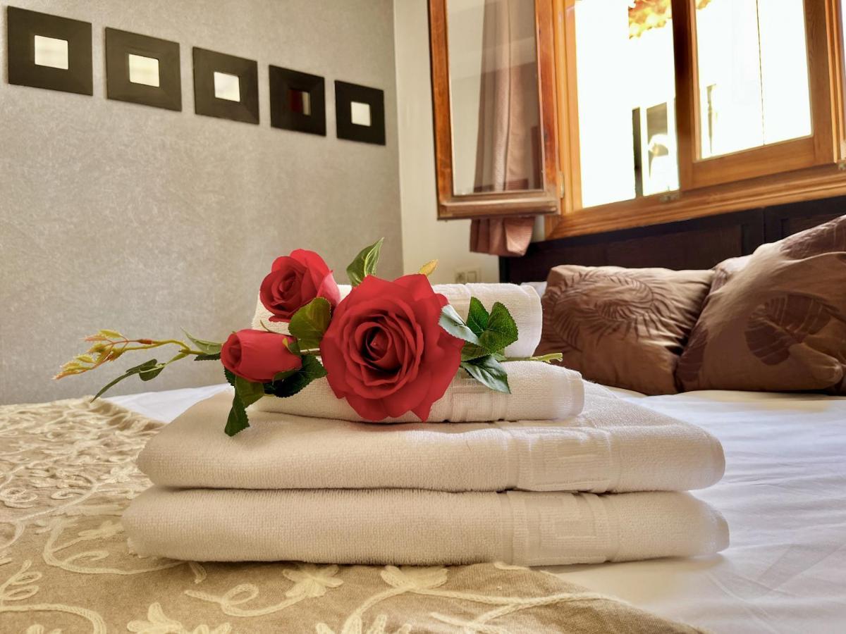 Hostal Nomadas By Gloove Villalba de la Sierra Zewnętrze zdjęcie