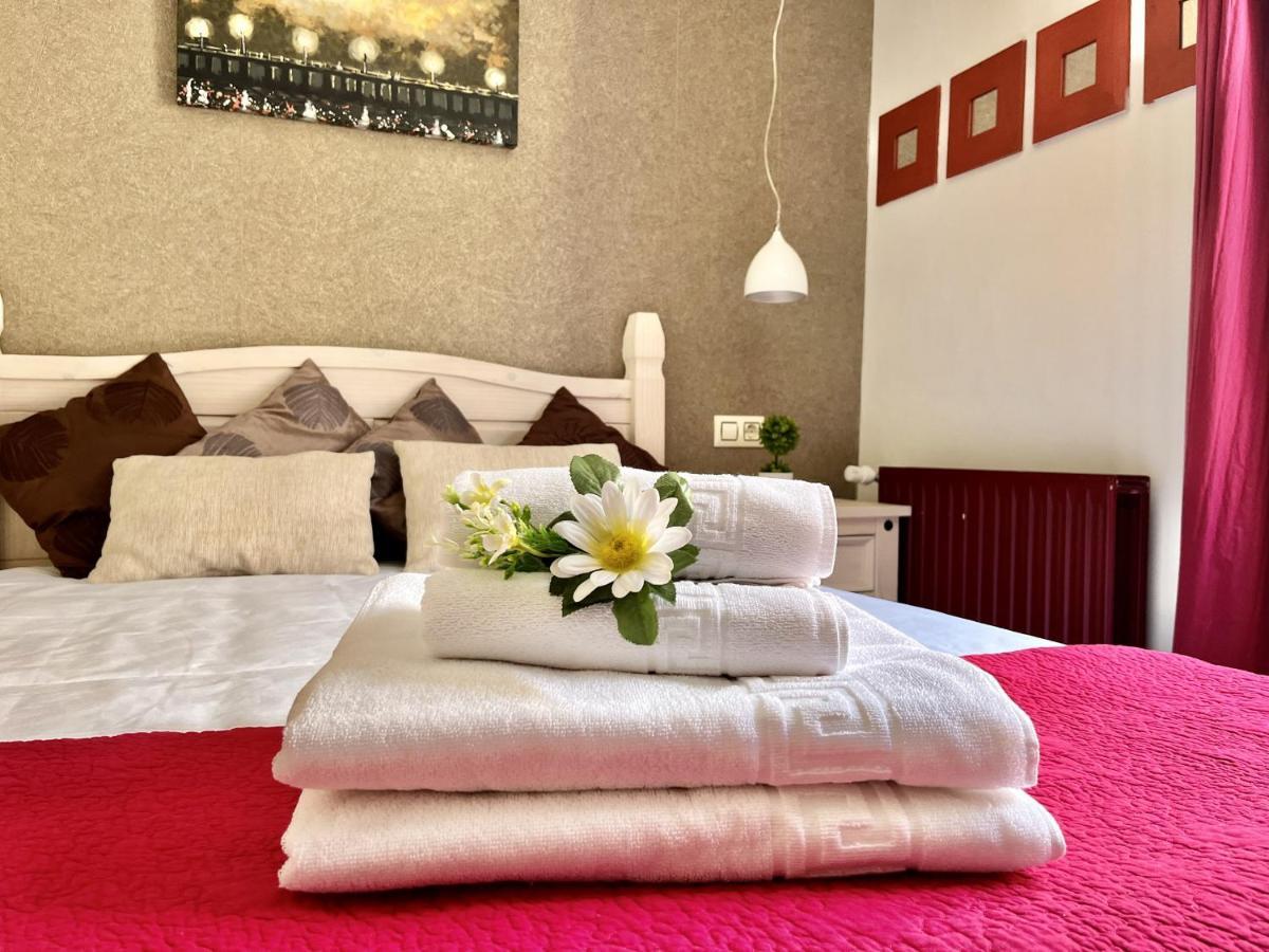Hostal Nomadas By Gloove Villalba de la Sierra Zewnętrze zdjęcie