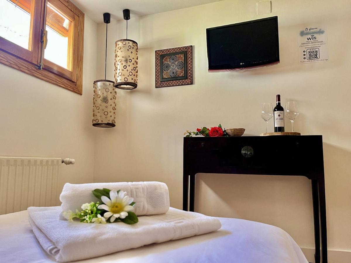 Hostal Nomadas By Gloove Villalba de la Sierra Zewnętrze zdjęcie