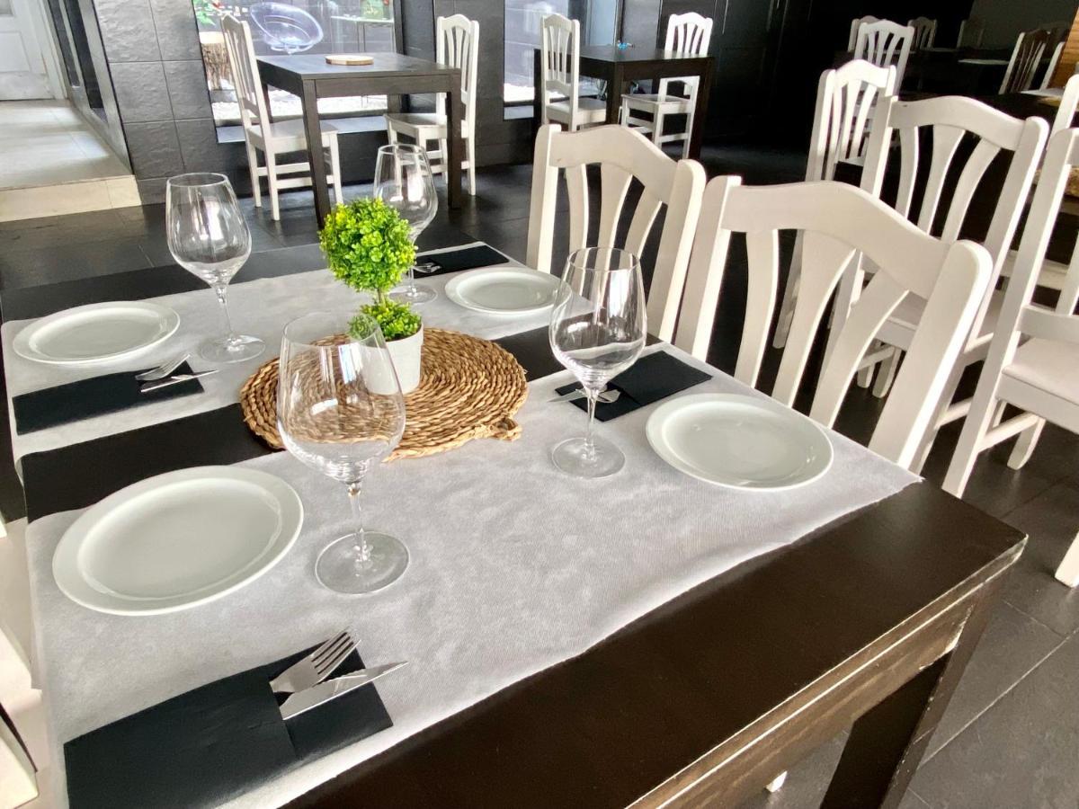 Hostal Nomadas By Gloove Villalba de la Sierra Zewnętrze zdjęcie
