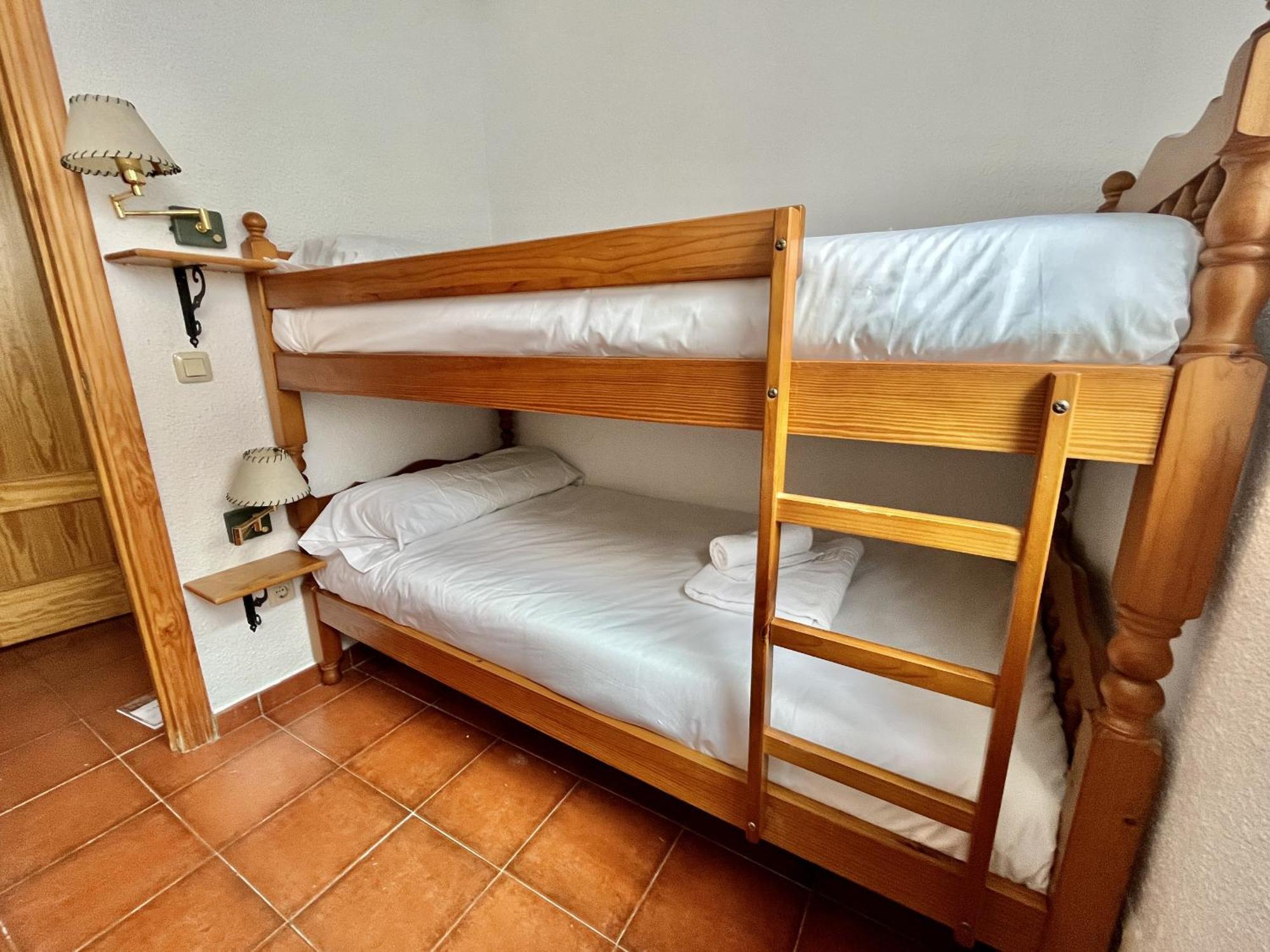 Hostal Nomadas By Gloove Villalba de la Sierra Zewnętrze zdjęcie